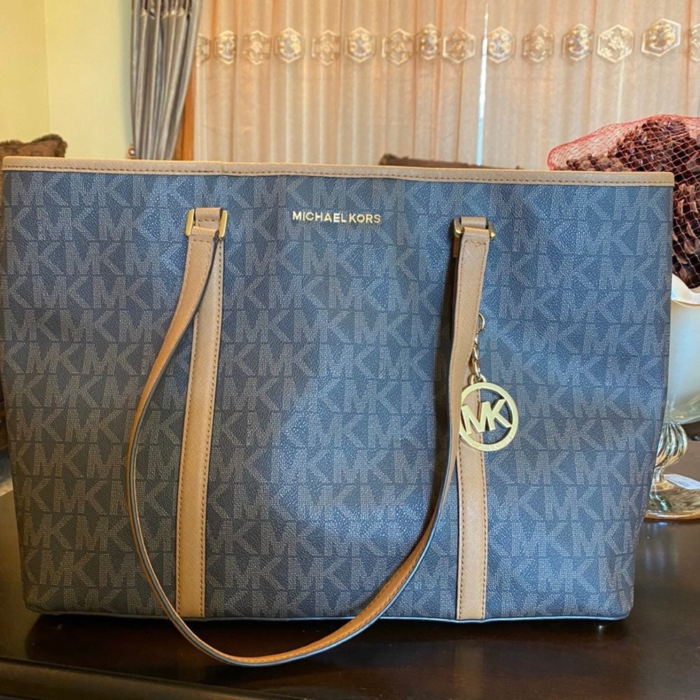 Michael Kors Charlotte tote